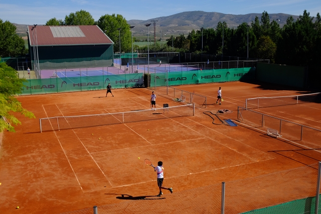 Practicando el tenis